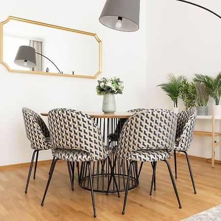 Franz 23 - Typical Viennese Apartment In The Heart Of เวียนนา ภายนอก รูปภาพ