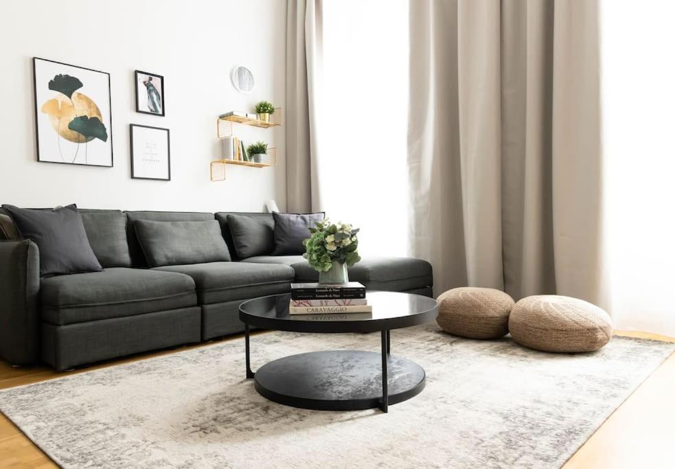 Franz 23 - Typical Viennese Apartment In The Heart Of เวียนนา ภายนอก รูปภาพ