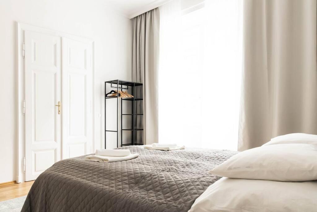 Franz 23 - Typical Viennese Apartment In The Heart Of เวียนนา ภายนอก รูปภาพ