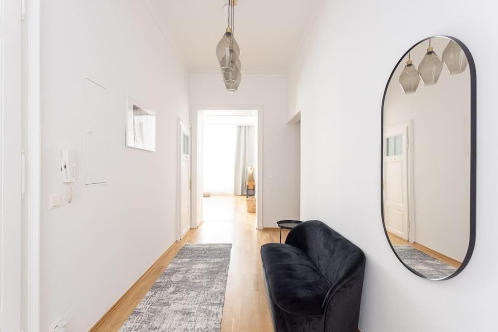 Franz 23 - Typical Viennese Apartment In The Heart Of เวียนนา ภายนอก รูปภาพ